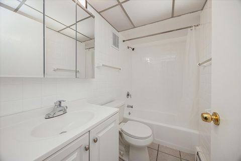 Tiny photo for 9821 S Cicero Avenue S #8, Oak Lawn, IL 60453 (MLS # 12486572)