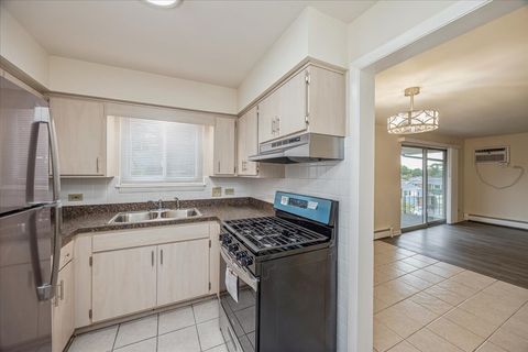 Tiny photo for 9821 S Cicero Avenue S #8, Oak Lawn, IL 60453 (MLS # 12486572)