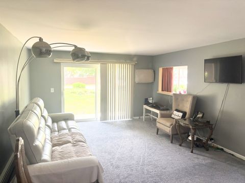 Tiny photo for 1311 S Finley Road #103, Lombard, IL 60148 (MLS # 12613789)