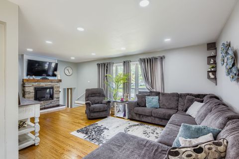 Tiny photo for 4509 W 105th Street, Oak Lawn, IL 60453 (MLS # 12498591)