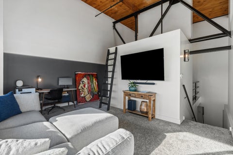 Tiny photo for 2614 N Clybourn Avenue #401, Chicago, IL 60614 (MLS # 12772007)