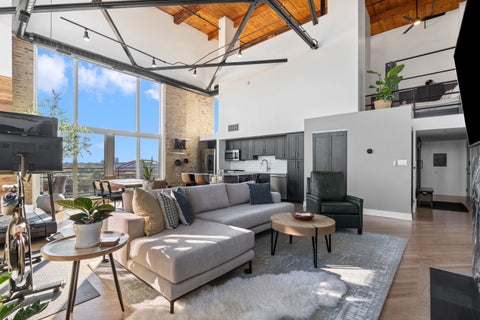 Tiny photo for 2614 N Clybourn Avenue #401, Chicago, IL 60614 (MLS # 12772007)