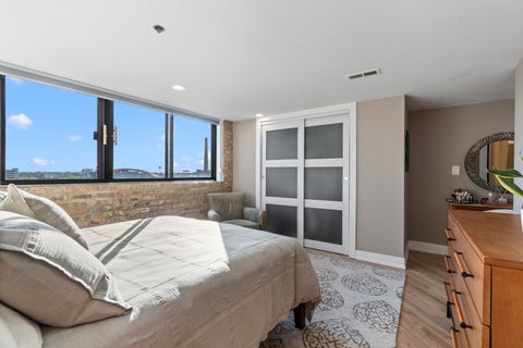 Tiny photo for 2614 N Clybourn Avenue #401, Chicago, IL 60614 (MLS # 12772007)