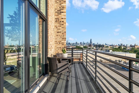Tiny photo for 2614 N Clybourn Avenue #401, Chicago, IL 60614 (MLS # 12772007)