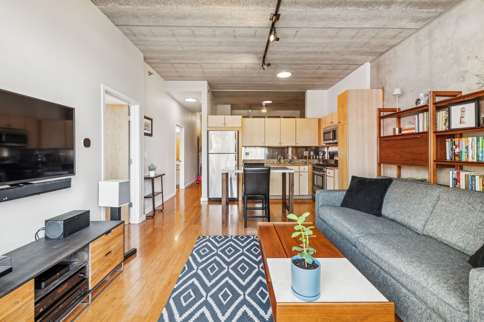 630 N FRANKLIN Street 618