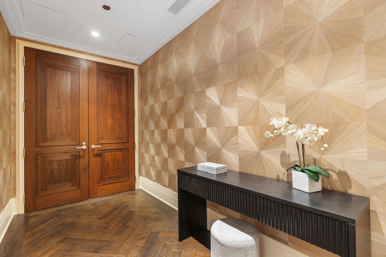 159 E Walton Place 9E