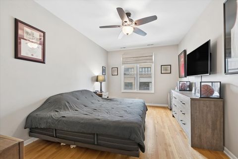 Tiny photo for 1555 W School Street #2B, Chicago, IL 60657 (MLS # 12598333)