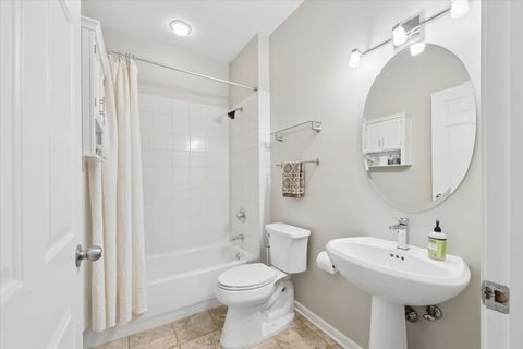 Tiny photo for 1555 W School Street #2B, Chicago, IL 60657 (MLS # 12598333)