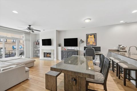 Tiny photo for 1555 W School Street #2B, Chicago, IL 60657 (MLS # 12598333)