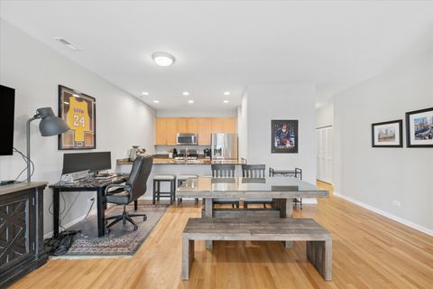 Tiny photo for 1555 W School Street #2B, Chicago, IL 60657 (MLS # 12598333)