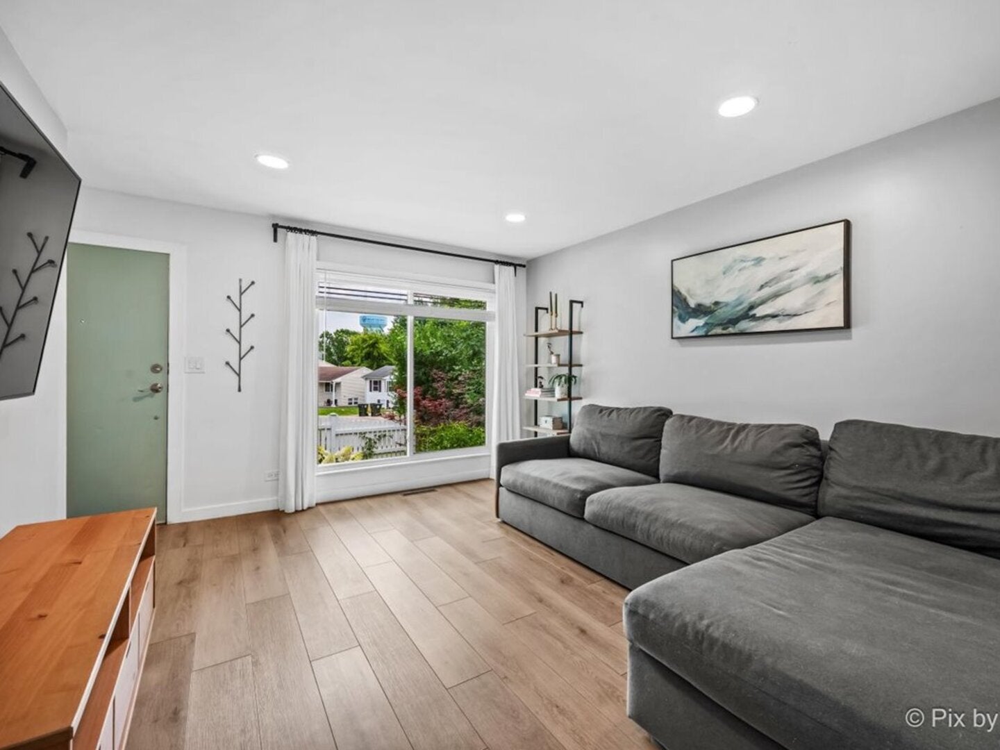 1112 Brentwood Drive
