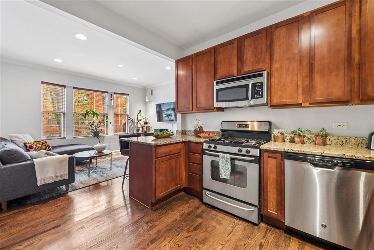 2204 W Winona Street 1