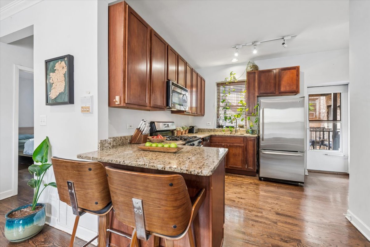 2204 W Winona Street 1