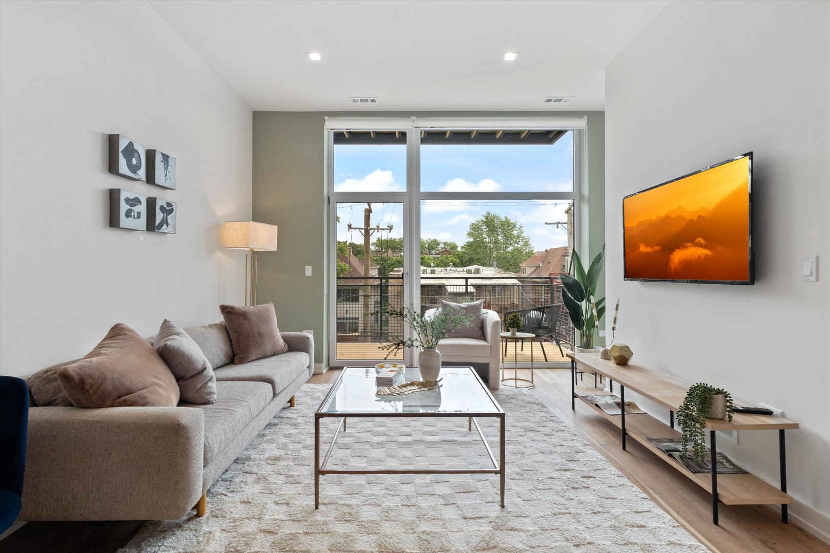 4513 N CLARK Street 508