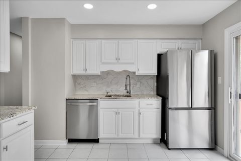 Tiny photo for 4255 Dixon Drive, Hoffman Estates, IL 60192 (MLS # 12692789)