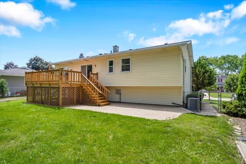 Tiny photo for 4255 Dixon Drive, Hoffman Estates, IL 60192 (MLS # 12692789)