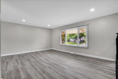 Tiny photo for 4255 Dixon Drive, Hoffman Estates, IL 60192 (MLS # 12692789)