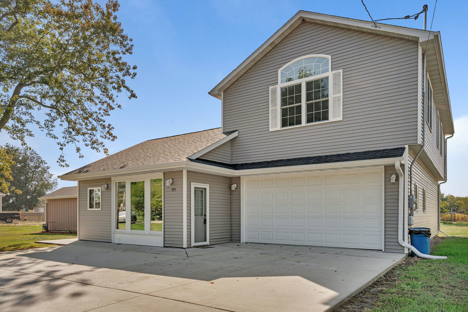 595 W Rathburn Street