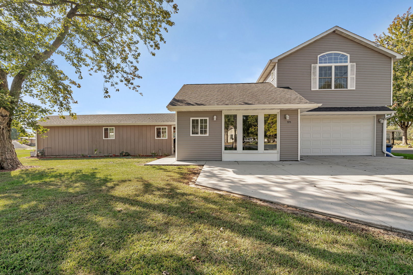 595 W Rathburn Street