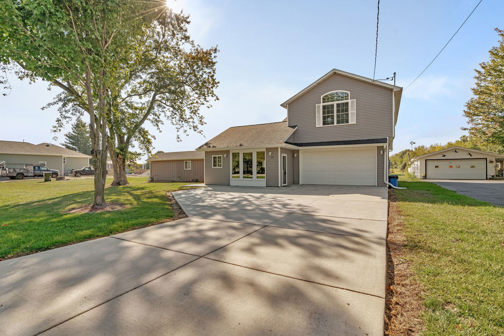 595 W Rathburn Street