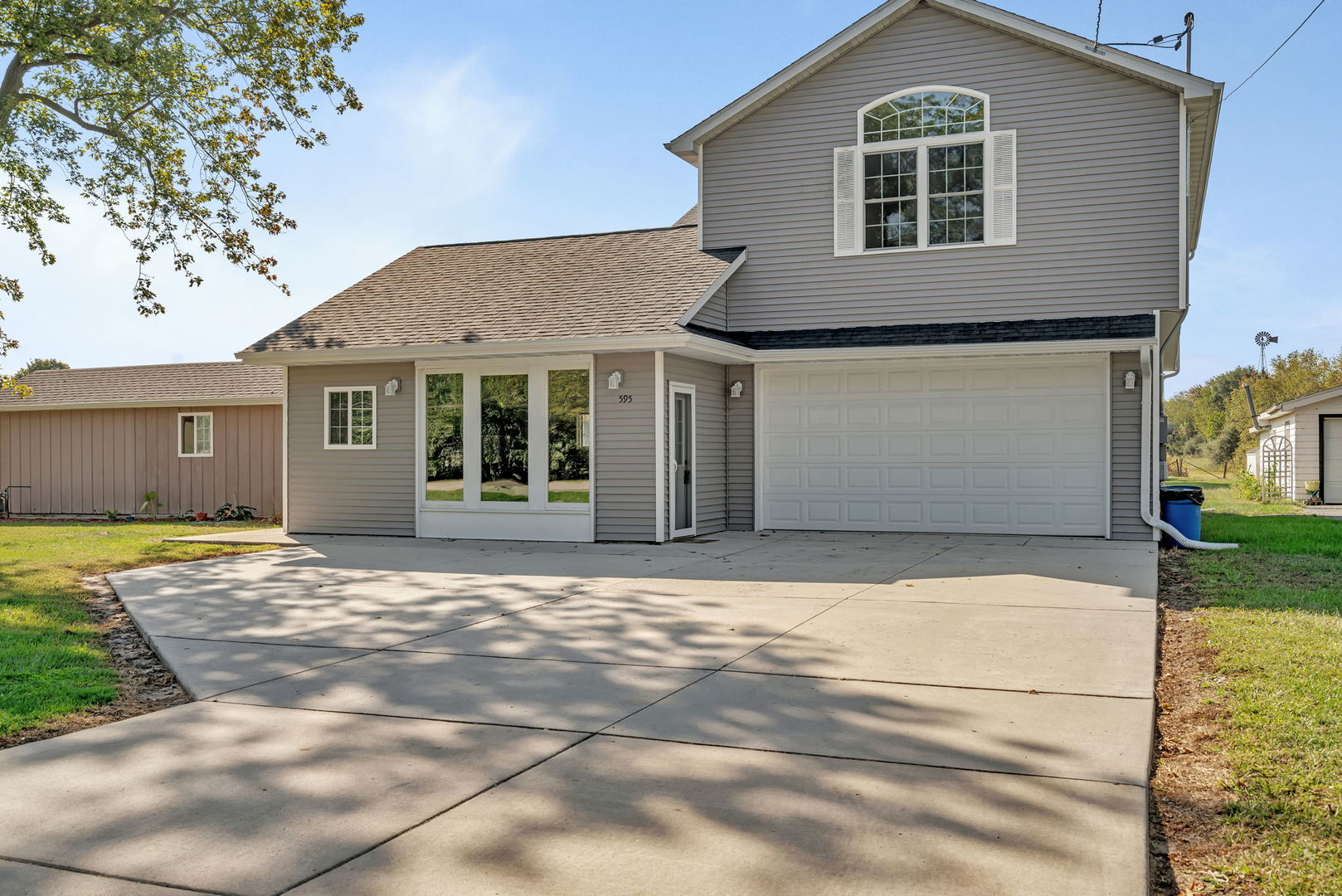 595 W Rathburn Street