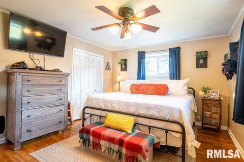 Tiny photo for 516 S 8TH Street, Herrin, IL 62948 (MLS # QC4268082)