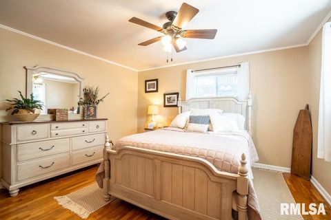 Tiny photo for 516 S 8TH Street, Herrin, IL 62948 (MLS # QC4268082)