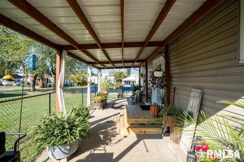 Tiny photo for 516 S 8TH Street, Herrin, IL 62948 (MLS # QC4268082)