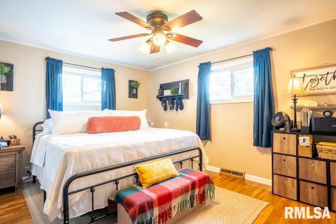 Tiny photo for 516 S 8TH Street, Herrin, IL 62948 (MLS # QC4268082)