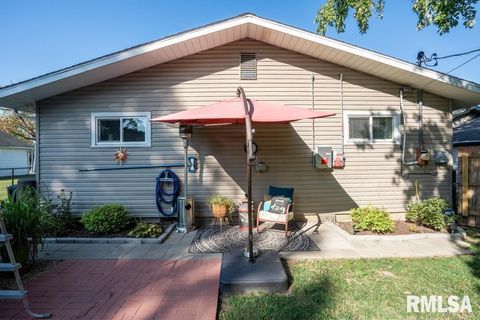 Tiny photo for 516 S 8TH Street, Herrin, IL 62948 (MLS # QC4268082)