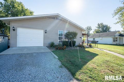 Tiny photo for 516 S 8TH Street, Herrin, IL 62948 (MLS # QC4268082)