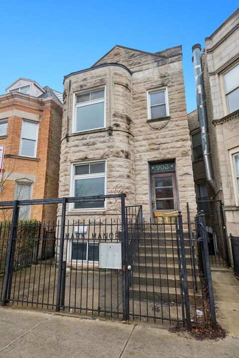 903 W Addison Street 1 Chicago IL 60613