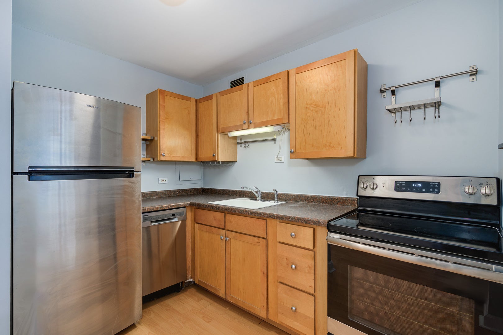 555 W Cornelia Avenue 403