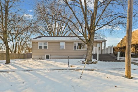 Photo of 424 S Main Street, Farmer City, IL 61842 (MLS # 12491088)