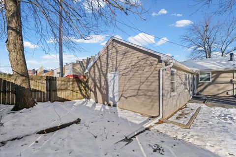 Tiny photo for 424 S Main Street, Farmer City, IL 61842 (MLS # 12491088)