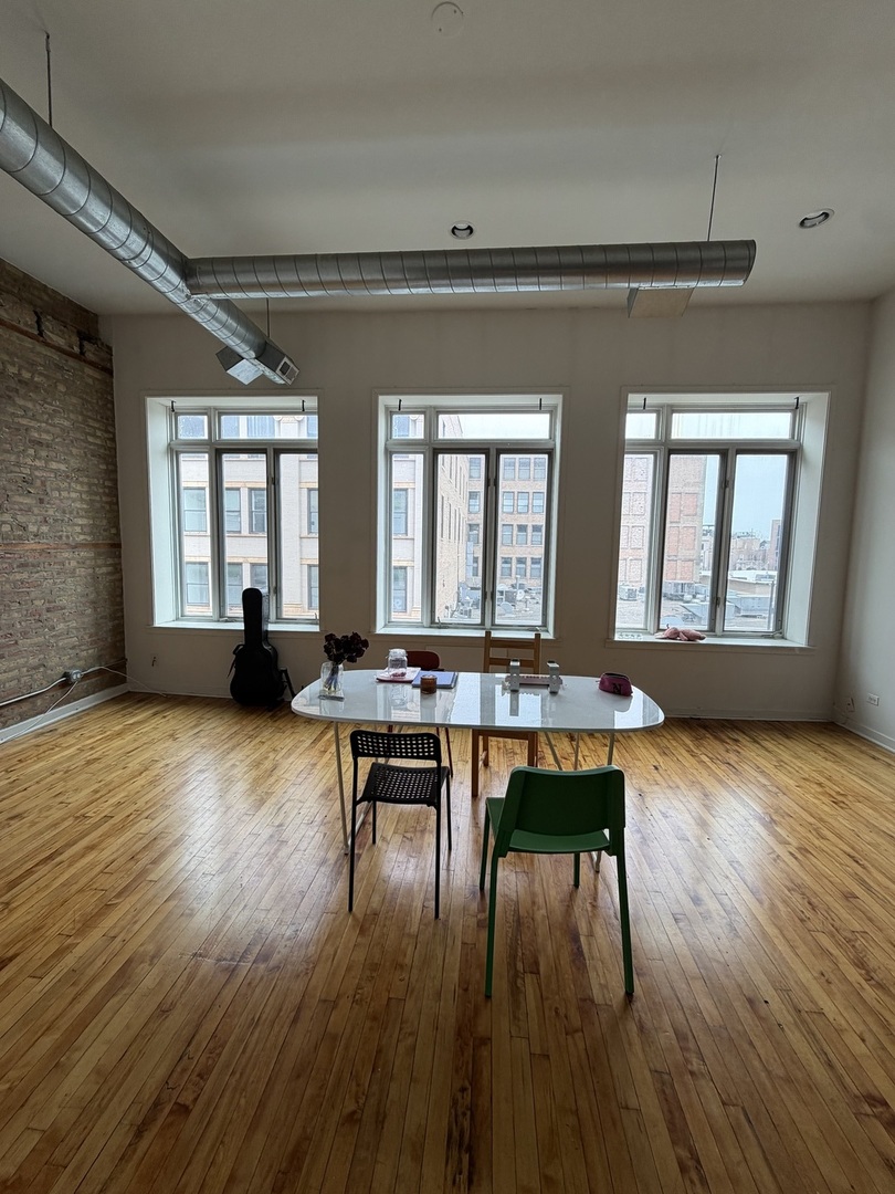 1270 N Milwaukee Avenue 3