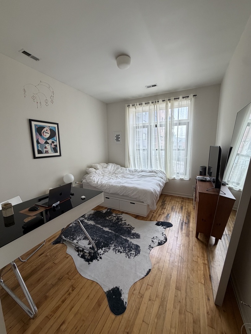 1270 N Milwaukee Avenue 3