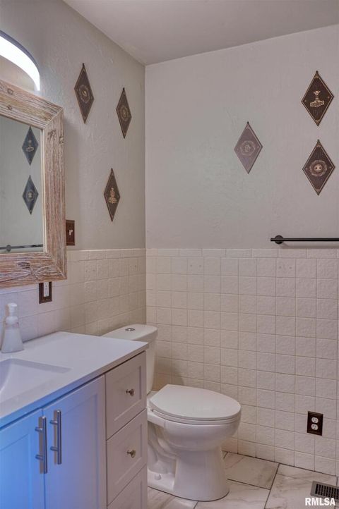 Tiny photo for 2036 SPRUCE Street, Murphysboro, IL 62966 (MLS # EB460338)