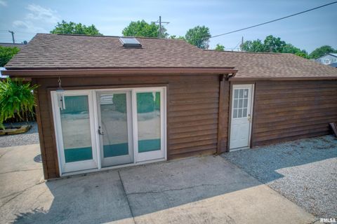 Tiny photo for 2036 SPRUCE Street, Murphysboro, IL 62966 (MLS # EB460338)