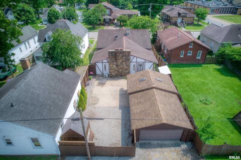 Tiny photo for 2036 SPRUCE Street, Murphysboro, IL 62966 (MLS # EB460338)