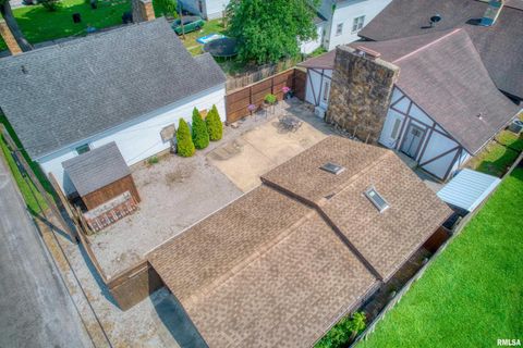 Tiny photo for 2036 SPRUCE Street, Murphysboro, IL 62966 (MLS # EB460338)