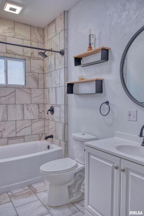 Tiny photo for 2036 SPRUCE Street, Murphysboro, IL 62966 (MLS # EB460338)