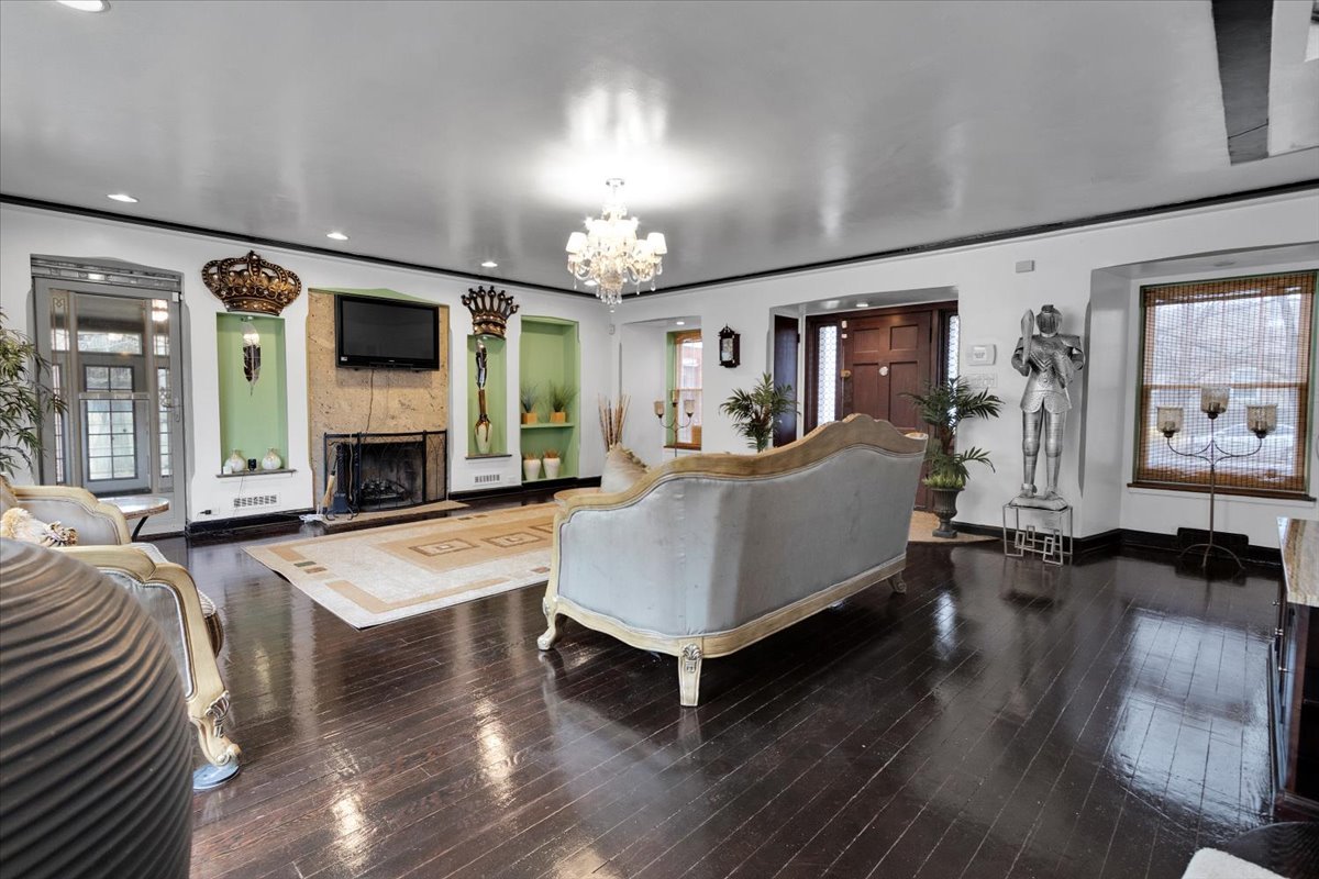 7545 S Carpenter Street