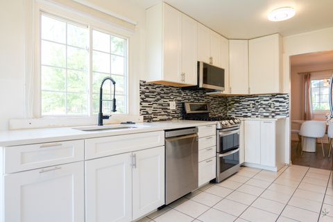 Tiny photo for 1105 Rhodes Court, Wheaton, IL 60189 (MLS # 12707756)