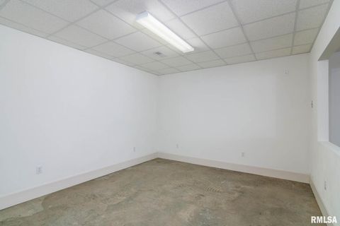 Tiny photo for 12 Clear Lake Drive, Centralia, IL 62081 (MLS # EB460184)