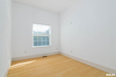 Tiny photo for 12 Clear Lake Drive, Centralia, IL 62801 (MLS # EB460184)