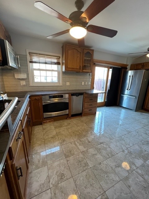 Glenview, Illinois 60026, United States, 3 Bedrooms Bedrooms, ,3 BathroomsBathrooms,Residential,Active,240403