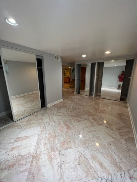 Glenview, Illinois 60026, United States, 3 Bedrooms Bedrooms, ,3 BathroomsBathrooms,Residential,Active,240403