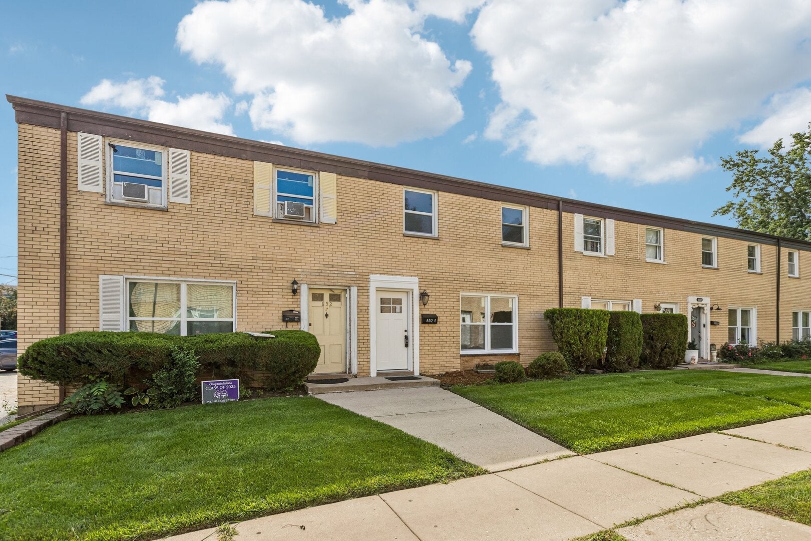 852 Colonial Drive E