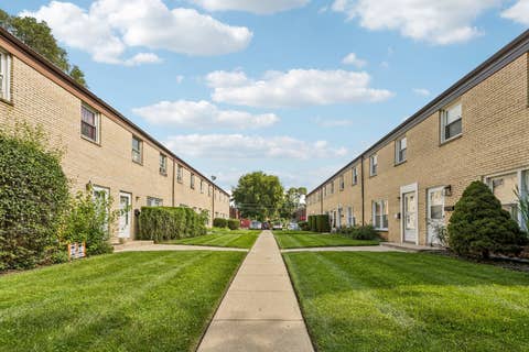 Tiny photo for 852 Colonial Drive #E, Wheeling, IL 60090 (MLS # 12736542)